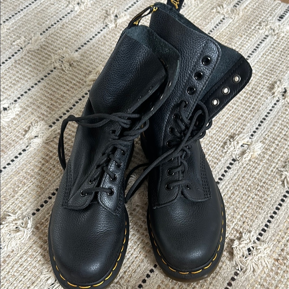 Dr. Martens Black Vegan leather BootsBRAND NEW (lost box) size 9 women
